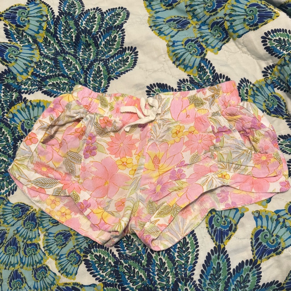 Girls medium billabong shorts